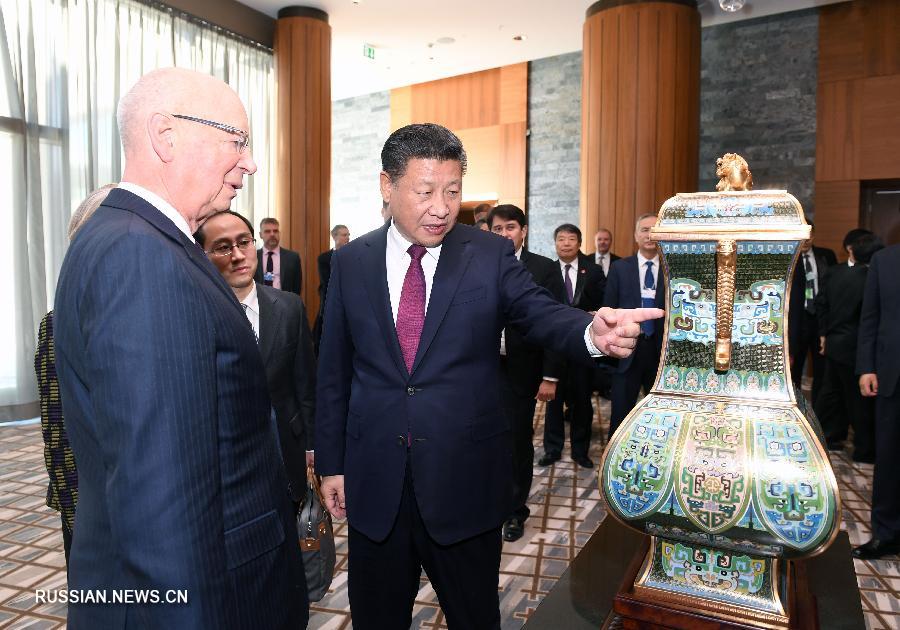 Председатель КНР Си Цзиньпин сегодня здесь встретился с президентом Всемирного экономического форума /ВЭФ/ Клаусом Швабом.