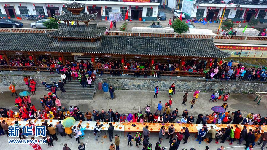 Уезд Хуаньцзян провинции Гуанси: населения народности Мао празднует богатый урожай