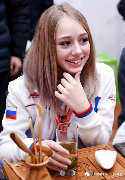 Российские девушки приобщились к китайской традиционной культуре
