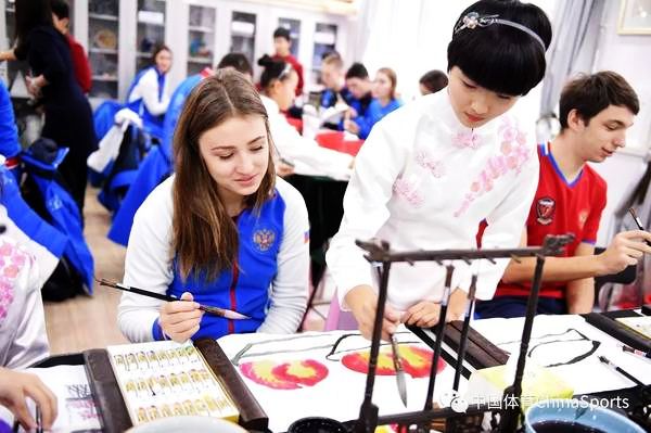 Российские девушки приобщились к китайской традиционной культуре