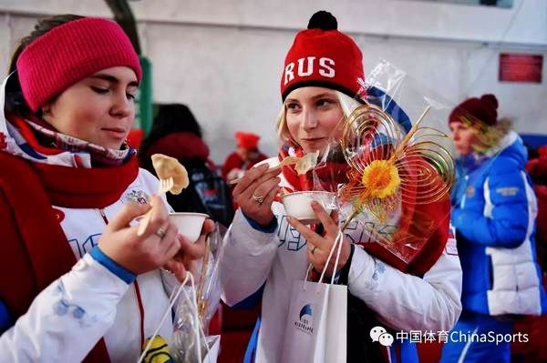 Российские девушки приобщились к китайской традиционной культуре