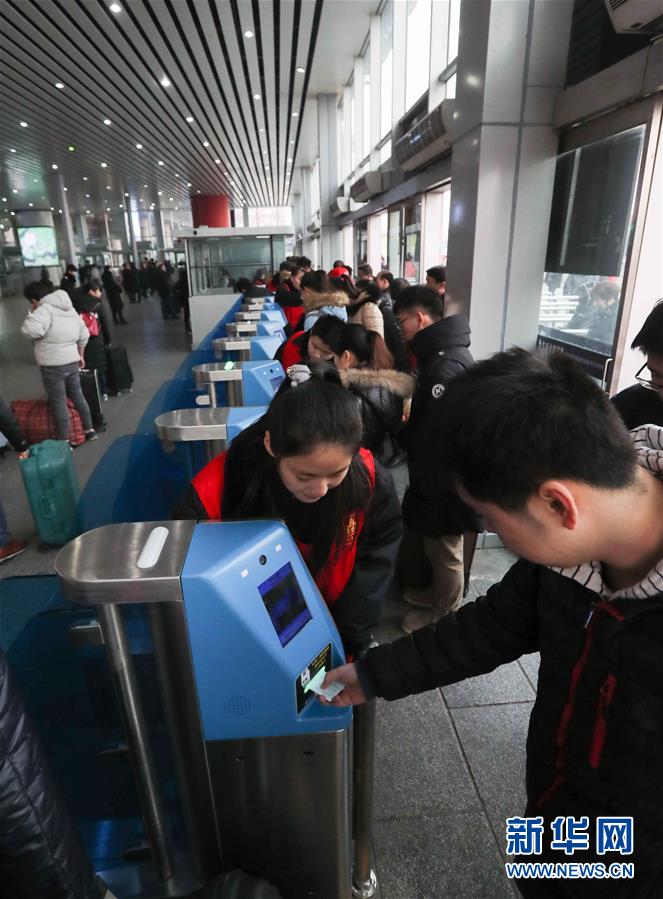 В вокзале Пекин-Западный используется техника распознавания лиц