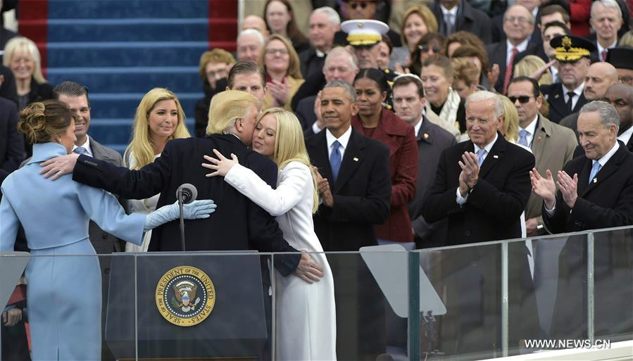 Республиканец Дональд Трамп в пятницу был приведен к присяге в качестве 45-го президента США во время церемонии инаугурации, состоявшейся на Капитолийском холме.
