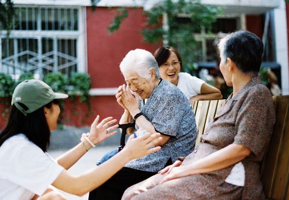 Пенсионер Чжао: найти подходящий дом престарелых 