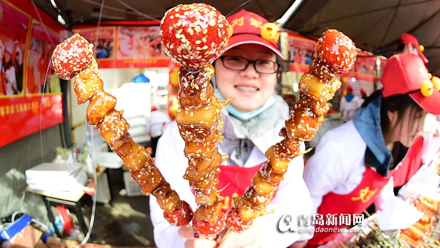 Лакомство танхулу с тушеной свининой – немыслимая закуска стала очень популярной на уличной ярмарке города Циндао