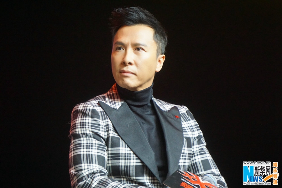 Не презентации присутствовали режиссер Ди Джей Карузо и главные актеры Вин Дизель, Донни Йен, Дипика Падукон, Крис У, Нина Добрев, которые вызвали небывалый ажиотаж среди поклонников. Не презентации присутствовали режиссер Ди Джей Карузо и главные актеры Вин Дизель, Донни Йен, Дипика Падукон, Крис У, Нина Добрев, которые вызвали небывалый ажиотаж среди поклонников.