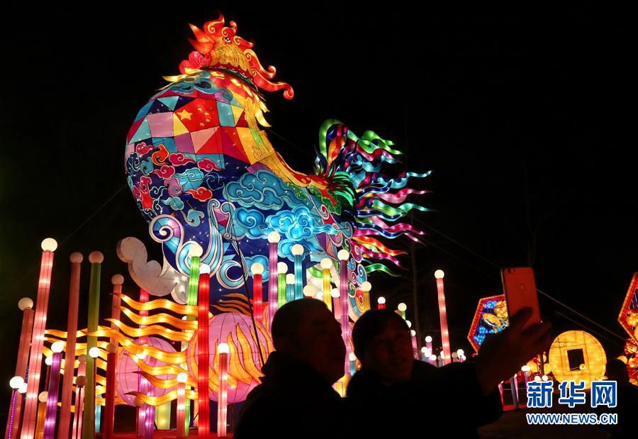 В разных местах Китая готовятся к празднику Фонарей
