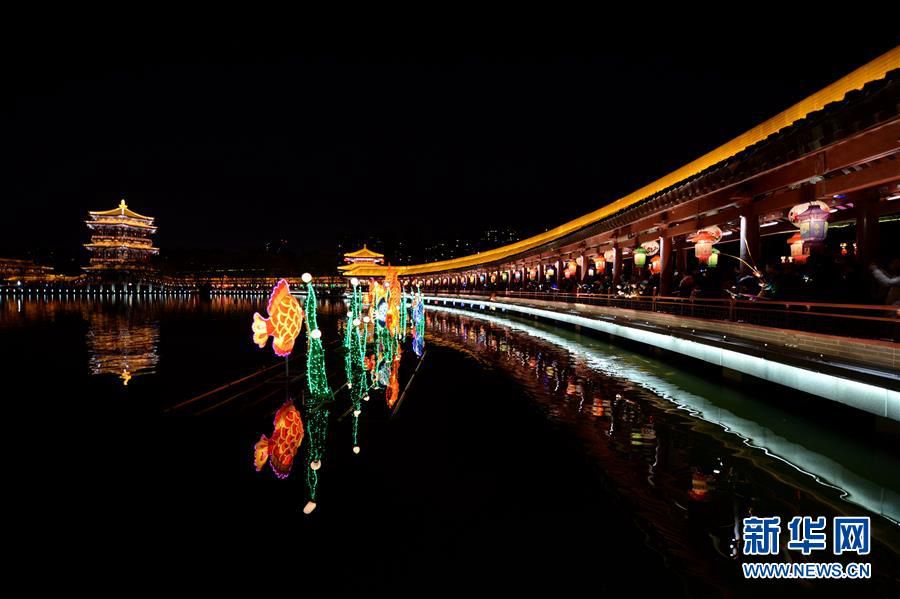 Ярмарка фонарей украсила город Сиань 