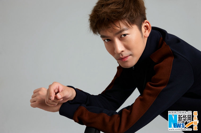 Китайский актер Чжан Бо в модных фото