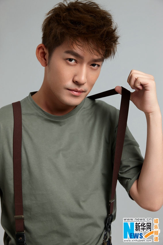 Китайский актер Чжан Бо в модных фото