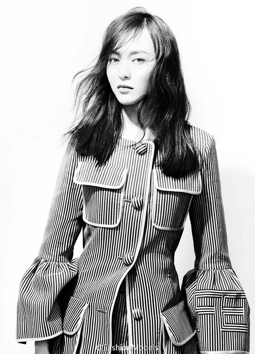 Телезвезда Тан Янь на обложке модного журнала