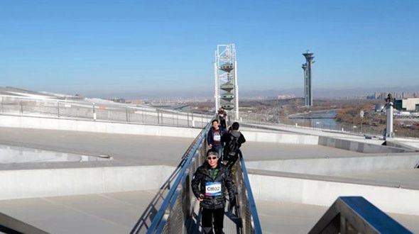 Километровый смотровой коридор открыт на крыше пекинского стадиона 'Птичье гнездо'