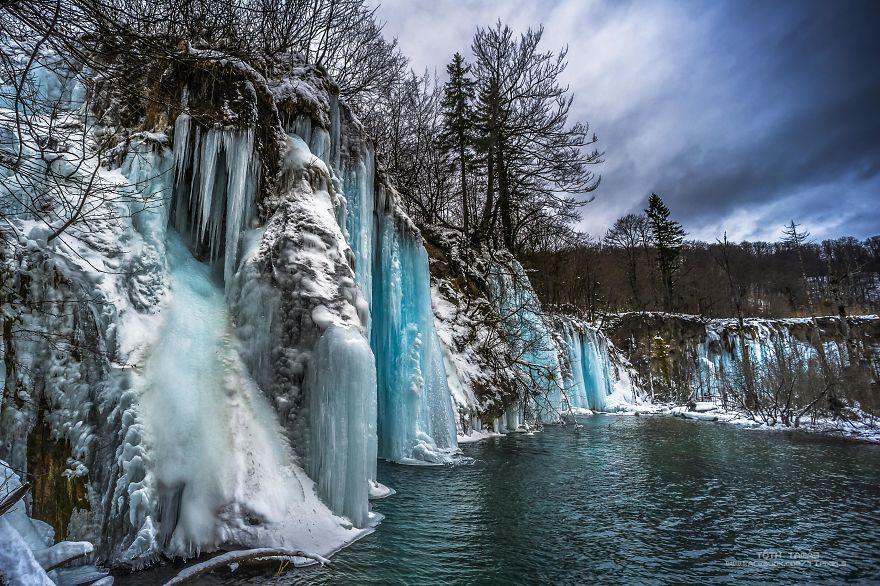 Венгерский фотограф запечатлел красоту ледяных водопадов