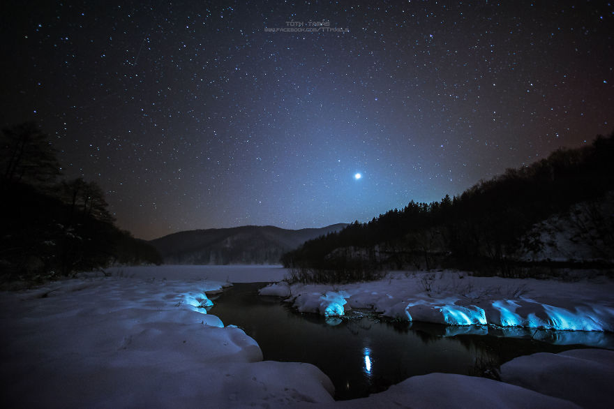 Венгерский фотограф запечатлел красоту ледяных водопадов