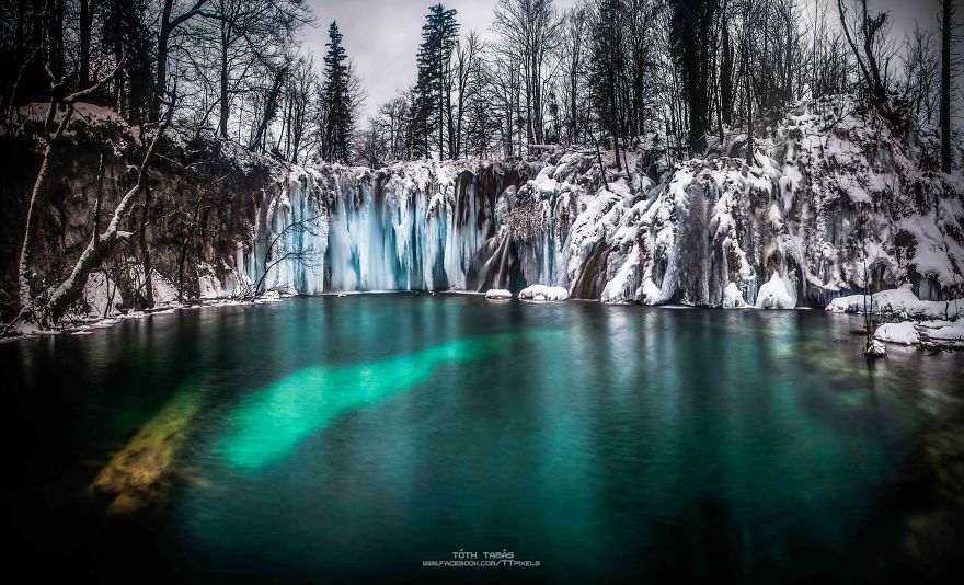 Венгерский фотограф запечатлел красоту ледяных водопадов