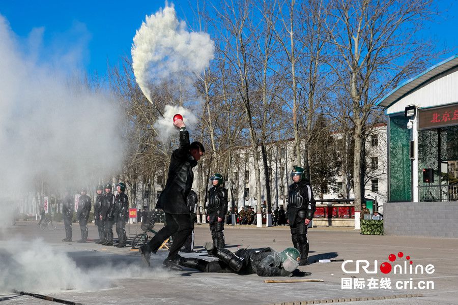 Как отбираются солдаты военной полиции для обслуживания ?двух сессий?? 