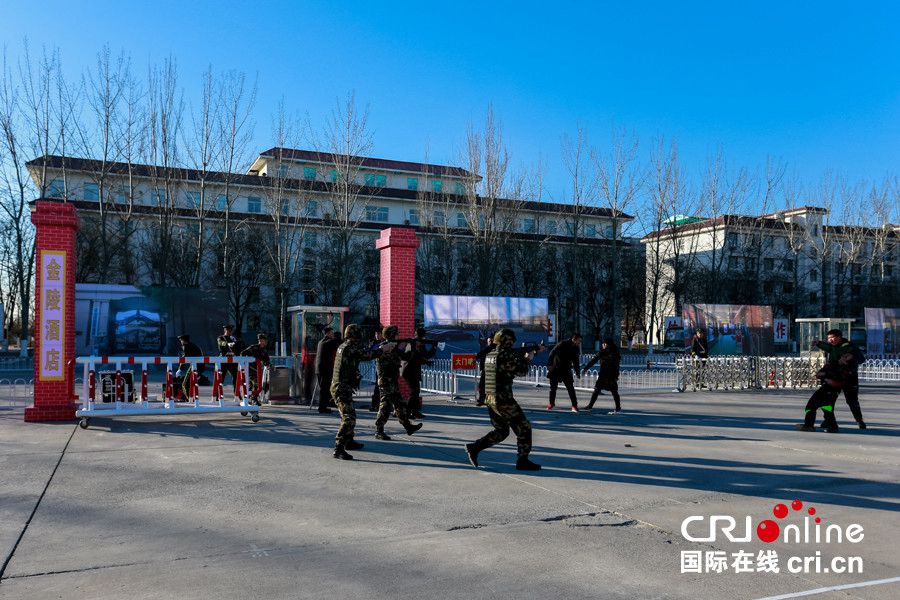 Как отбираются солдаты военной полиции для обслуживания ?двух сессий?? 