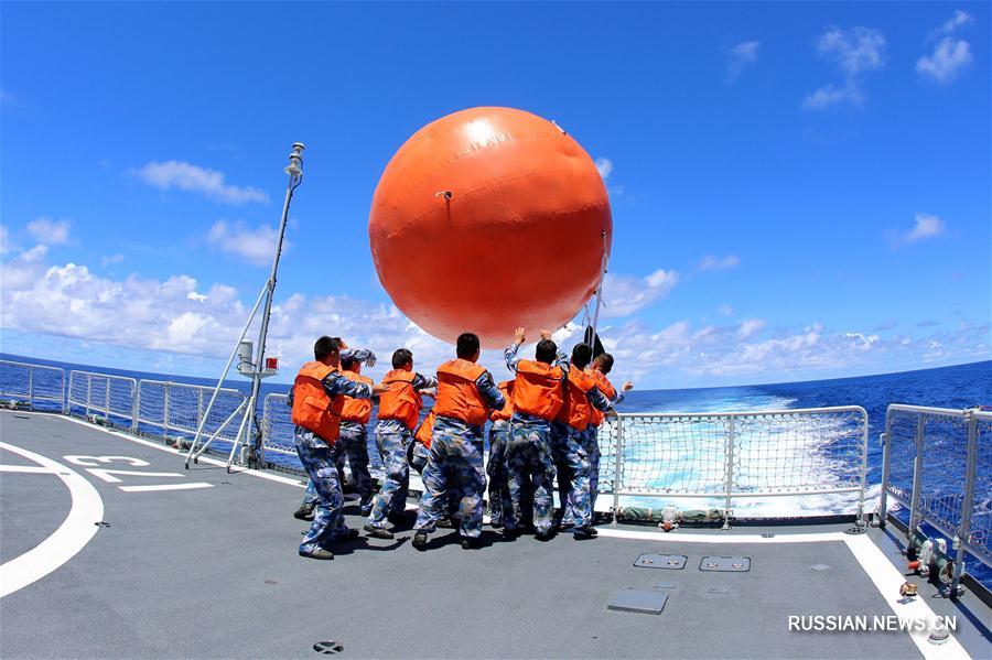 Тренировочный отряд Наньхайского флота ВМС НОАК вчера здесь провел учения по отработке ответного удара в условиях открытого моря.