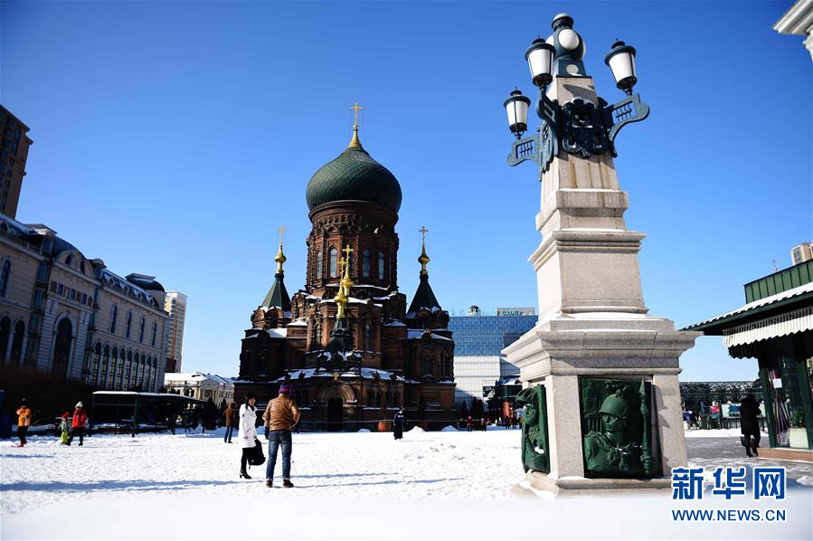 20 февраля после снега, небо «Ледяного города» Харбина как будто умылось, для многих туристов это стало дополнительной причиной посетить Харбин.