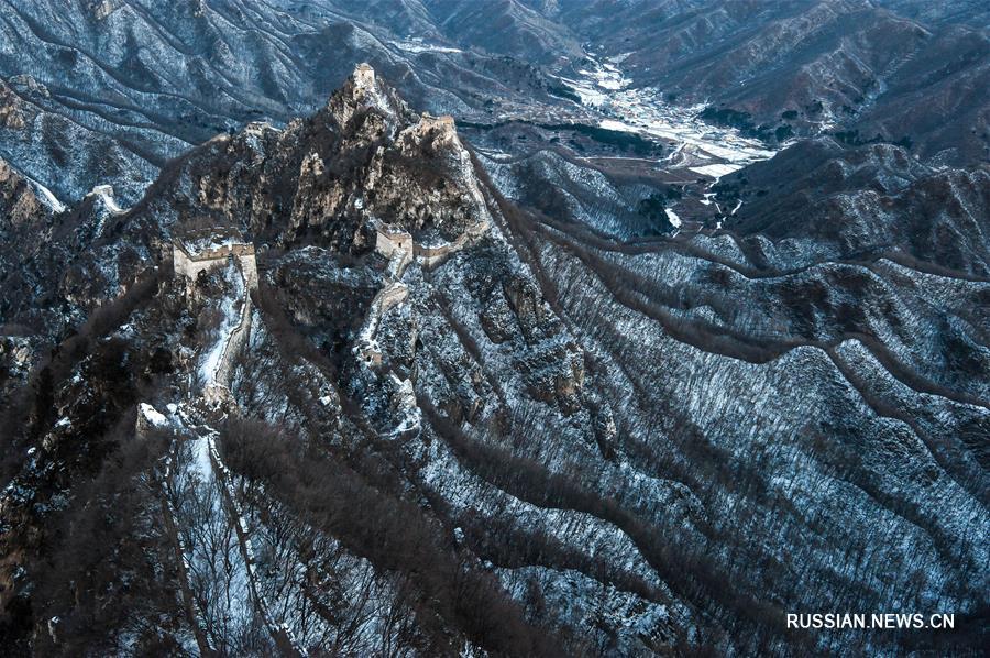 Великая Китайская стена под снегом 