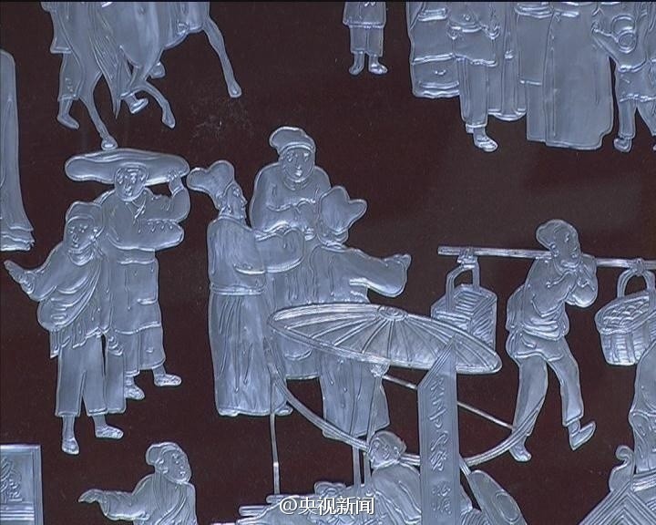 Житель провинции Шаньси создал из жестяных банок картину «По реке в день поминовения усопших»
