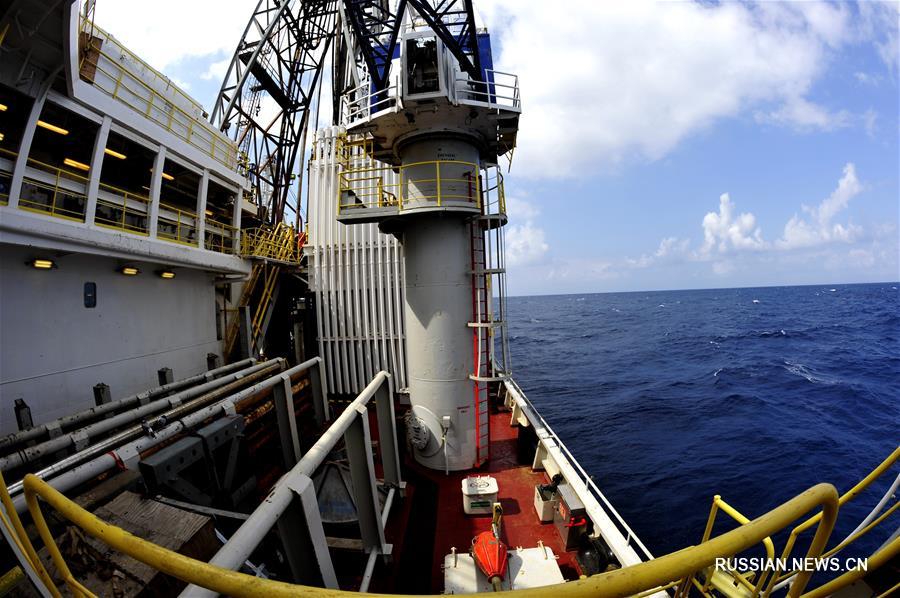 Команда судна 'JOIDES Resolution' приступила к бурению второй скважины на дне Южно-Китайского моря