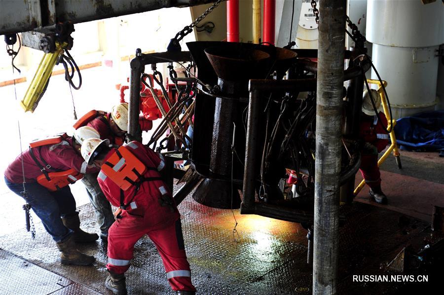 Команда судна 'JOIDES Resolution' приступила к бурению второй скважины на дне Южно-Китайского моря