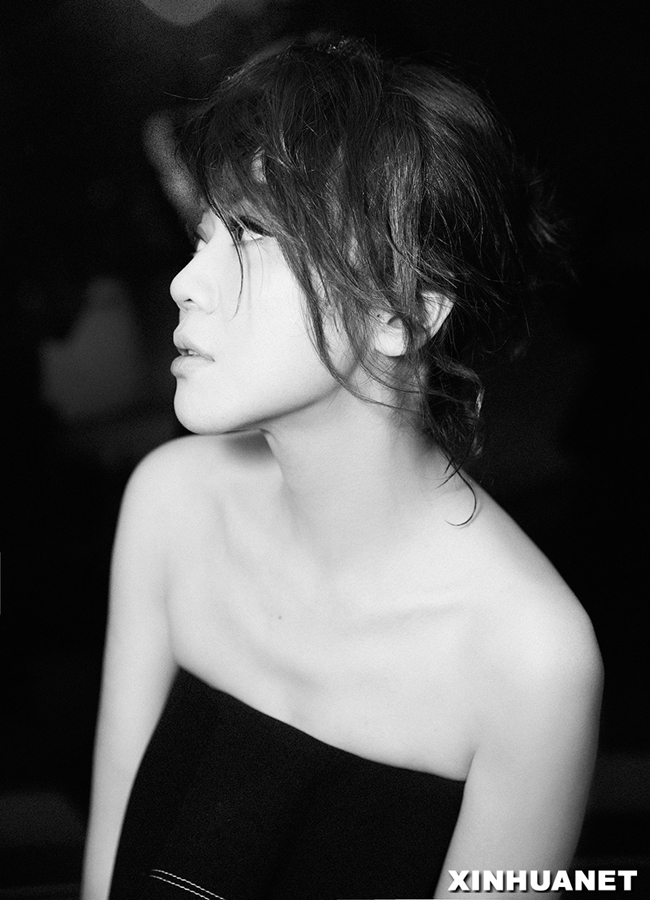Китайская актриса Янь Ни в модных фото