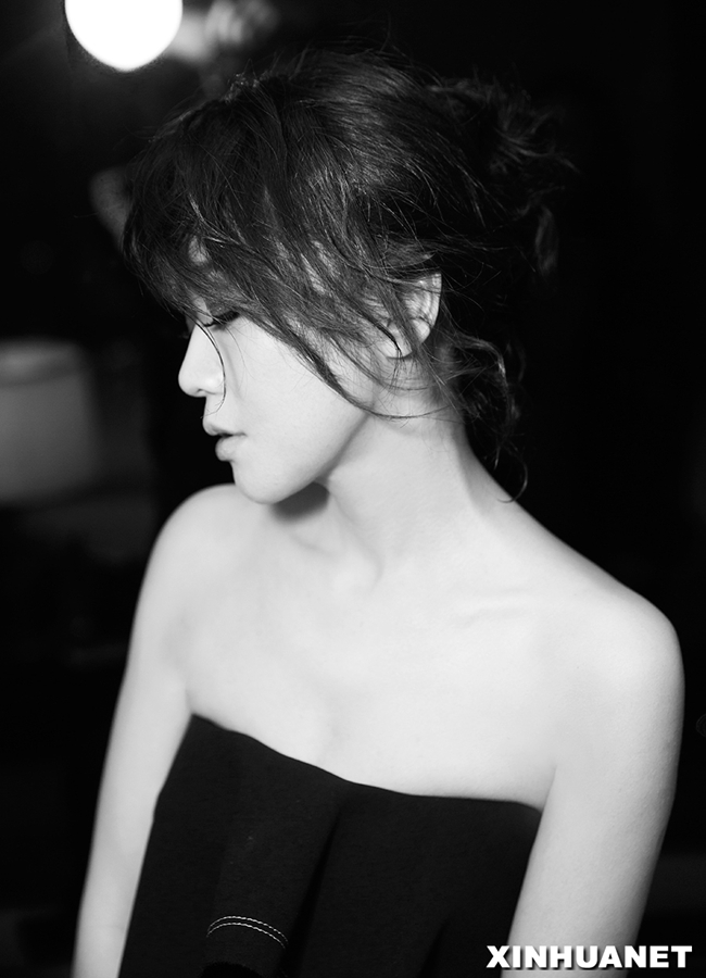 Китайская актриса Янь Ни в модных фото