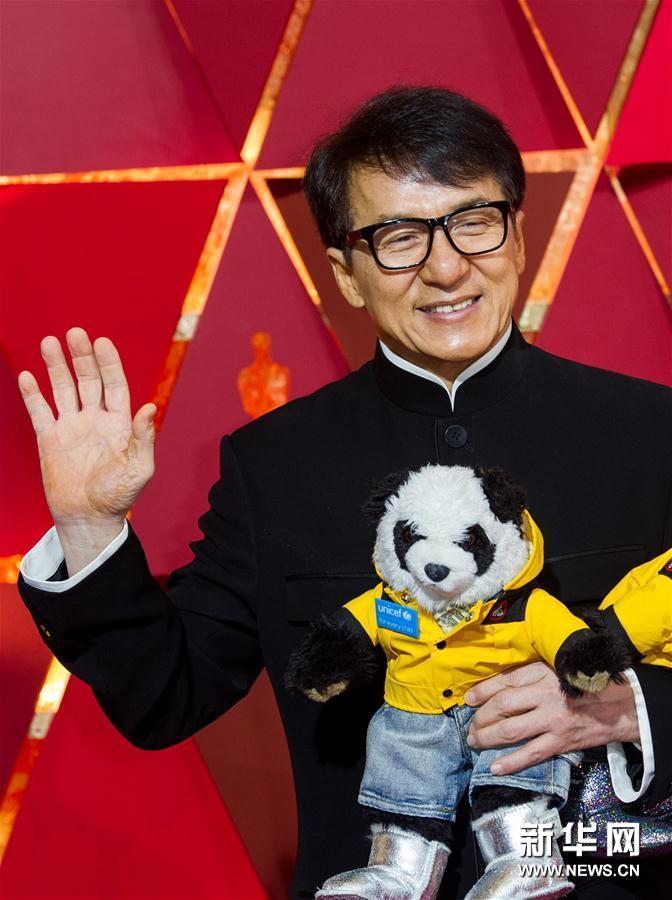 Первый китайский актер - Джеки Чан получил пожизненный Оскар 