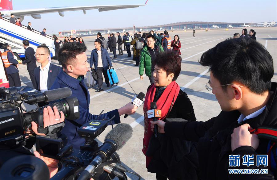 Делегации из депутатов ВСНП из разных местностей Китая прибыли в Пекин 