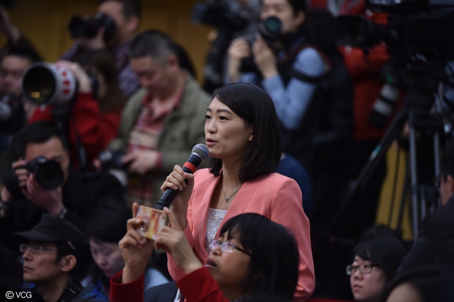 Женщина-корреспонденты на «двух сессиях» Китая: они держат на себе всю ответственность
