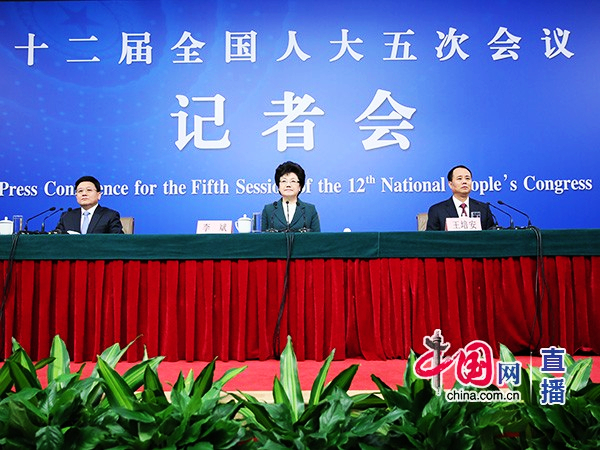 Председатель Государственного комитета по делам здравоохранения и планового деторождения КНР Ли Бинь ответил на вопросы журналистов на пресс-конференции в рамках 5-й сессии ВСНП 12-го созыва