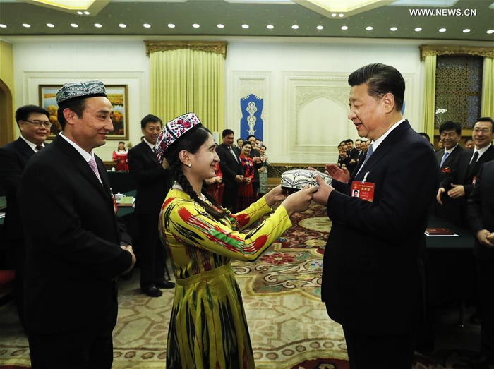 Глава КНР предлагает построить 'железную стену' стабильности в Синьцзяне