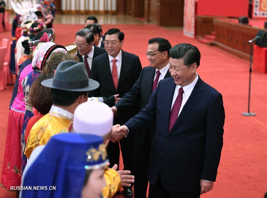 Си Цзиньпин присутствовал на встрече с депутатами ВСНП и членами ВК НПКСК из представителей нацменьшинств
