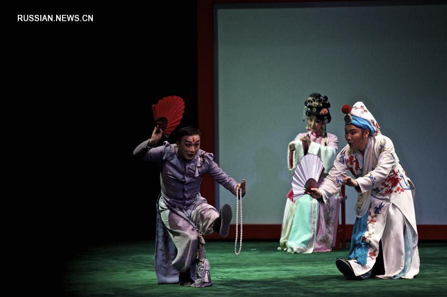 Пекинская опера 'Фауст' на сцене римского театра Арджентина