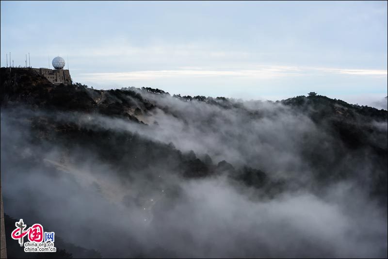 Горы Хуаншань после дождя как рисунок тушью