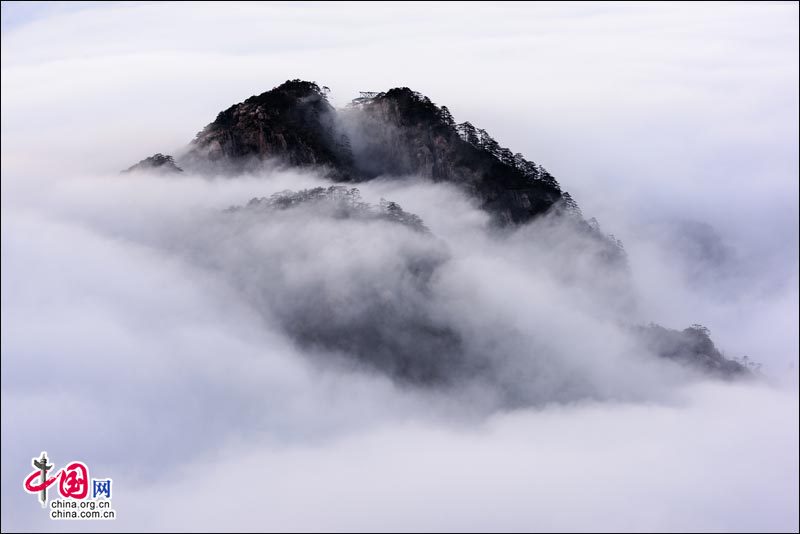 Горы Хуаншань после дождя как рисунок тушью