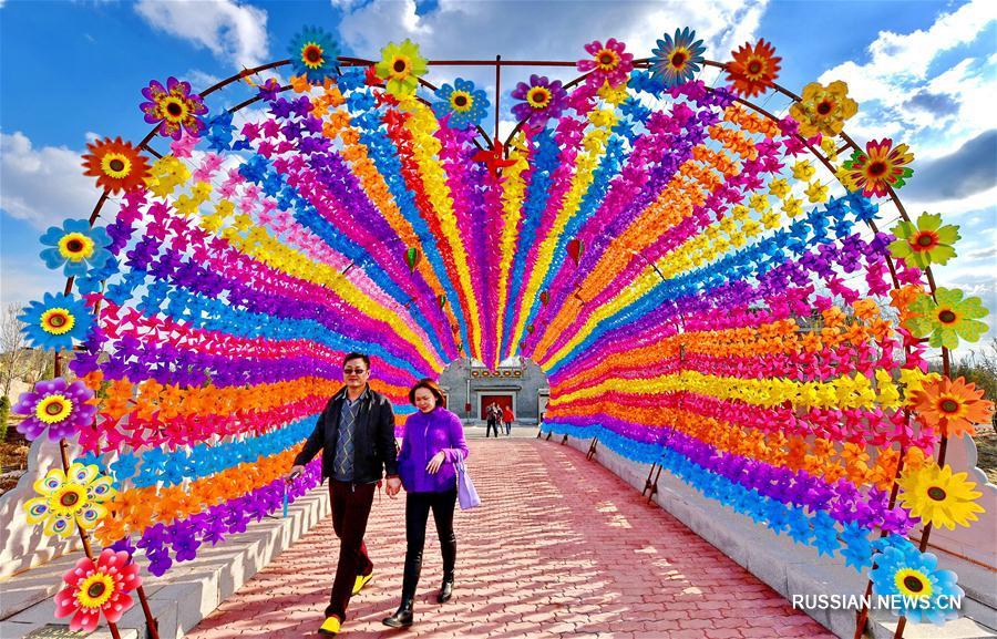 800 тыс разноцветных вертушек украсили Таншань