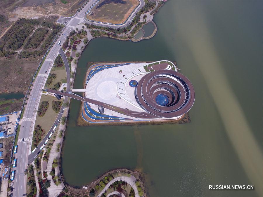 На озере Мэйсиху в Чанша закончено строительство новой смотровой площадки