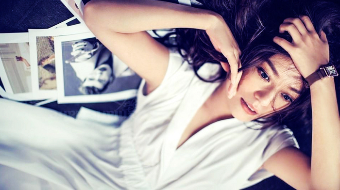 Сянганская звезда Лю Цзялин украсила обложку модного журнала «SELF»