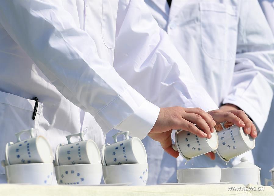 В Чунцине начался конкурс на качество чайных листьев сорта 'Юнчуань Сюя'