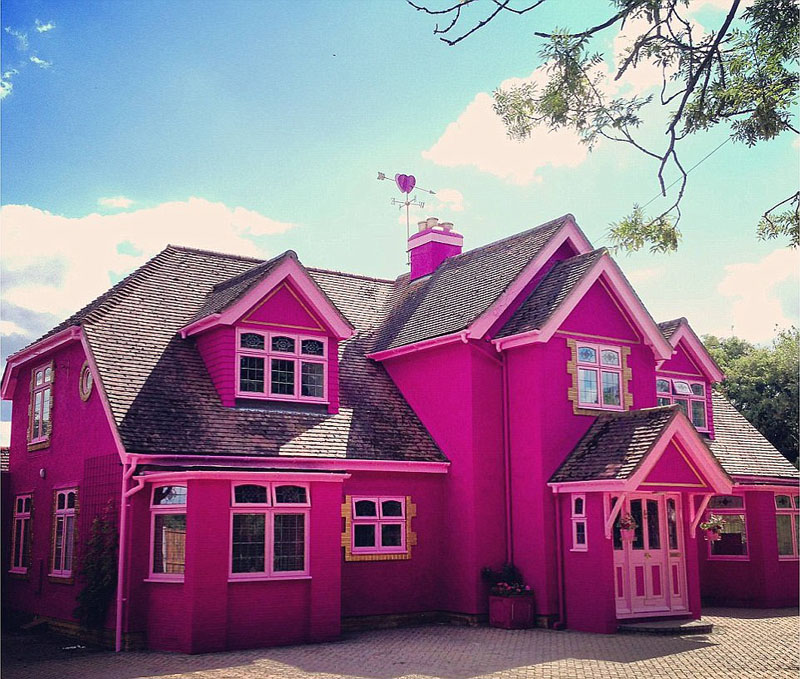 Сказочный розовый дом в Англии