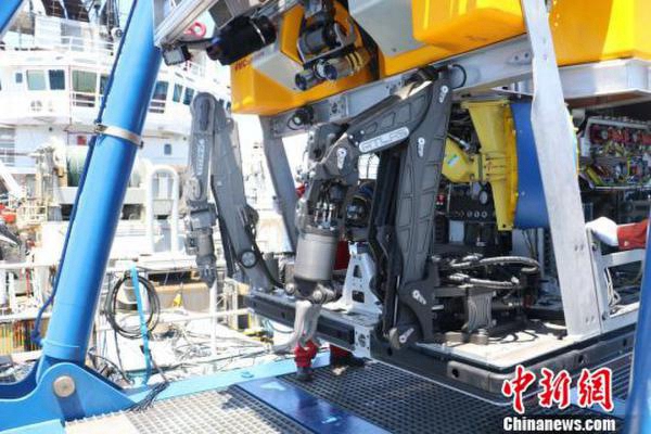 Китай завершил морские испытания подводного робота с глубиной погружения до 3 тыс метров
