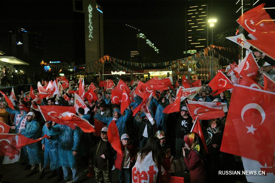 Президент Турции объявил о победе на референдуме сторонников внесения поправок в конституцию