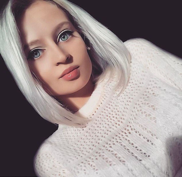 Российская модель Юлия Кригер очень похожа на куклу Барби