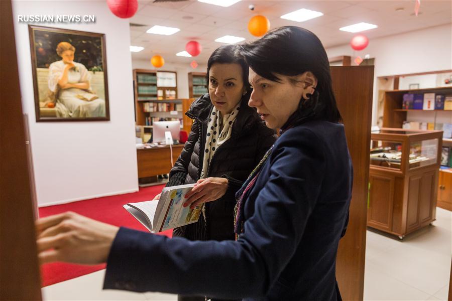 В центре российской столицы в прошлом году открылся специализированный книжный магазин китайской литературы 'Шанс Боку'. 
