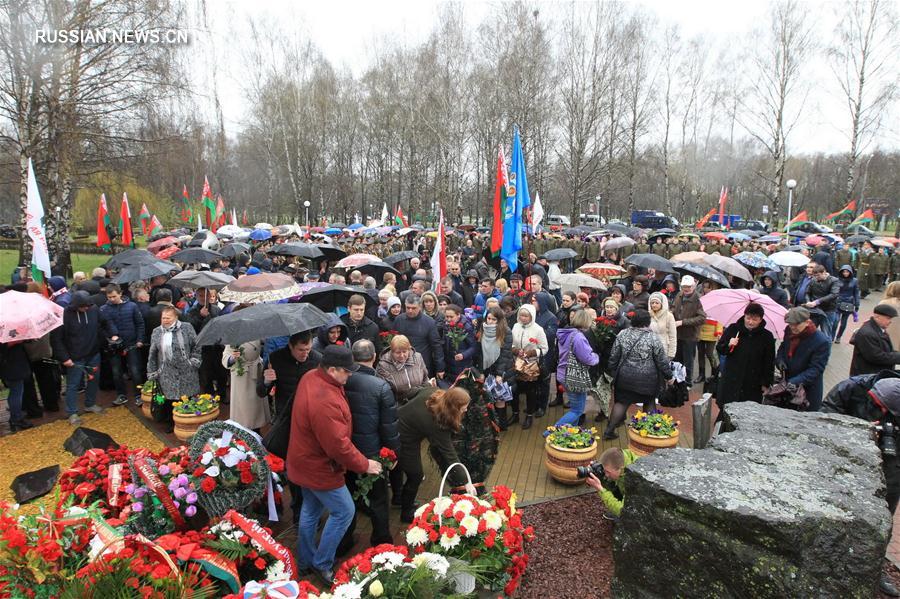 Памятные мероприятия по случаю 31-й годовщины аварии на Чернобыльской атомной электростанции состоялись сегодня в столице Беларуси Минске. 