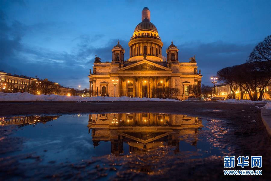 Величественный Исаакиевский собор в Санкт-Петербурге 
