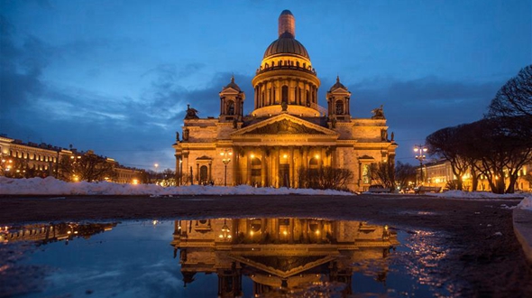 Величественный Исаакиевский собор в Санкт-Петербурге 
